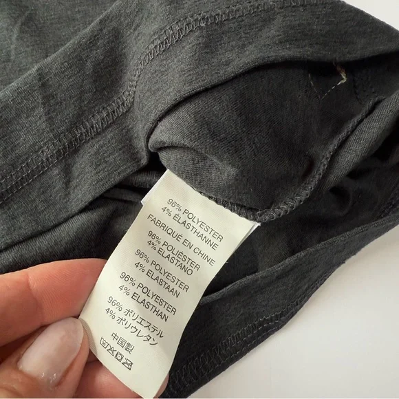 Vuori Strato Tech V-Neck Tee Charcoal Heather XL - Picture 7 of 9